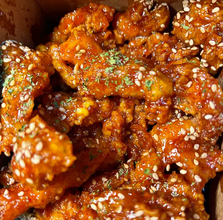 메가커피 양념컵치킨 엠지씨네 가격 맛 후기 닭다리살 순살 사세 4400원 3월12일 출시 2026 woolim 직접 찍음