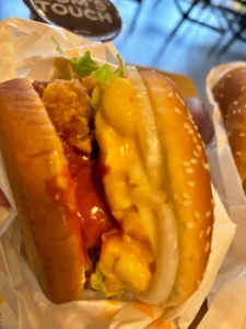 맘스터치 햄버거 클로즈 샷